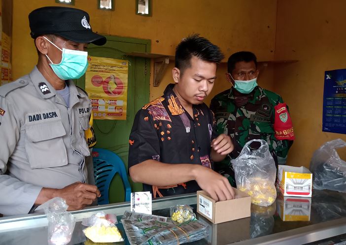 Modus Jualan Pulsa Padahal Edarkan Obat Terlarang : Konternya di Cilamaya Berisi Ribuan Butir Pil Siap Edar