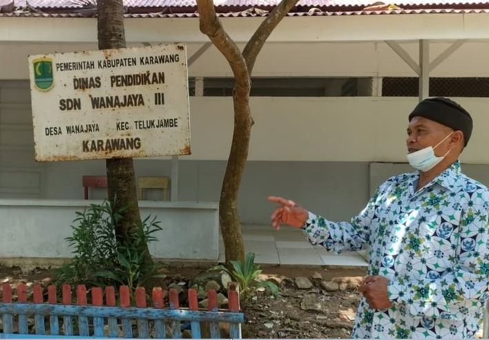 Kisah Inspiratif Oman Mengajar Siswa di Tengah Hutan Karawang : Berawal Ngajar 12 Orang, Kini Siswanya Ratusan