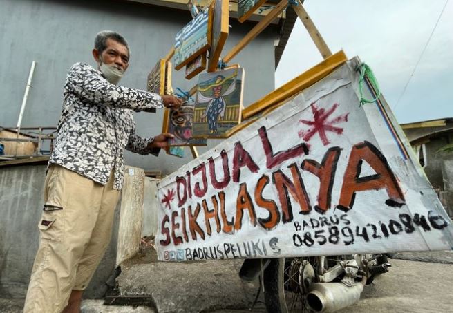 Muhammad Badrus, Pelukis Jalanan Asal Bekasi yang Pasang Harga Hasil Lukisannya 