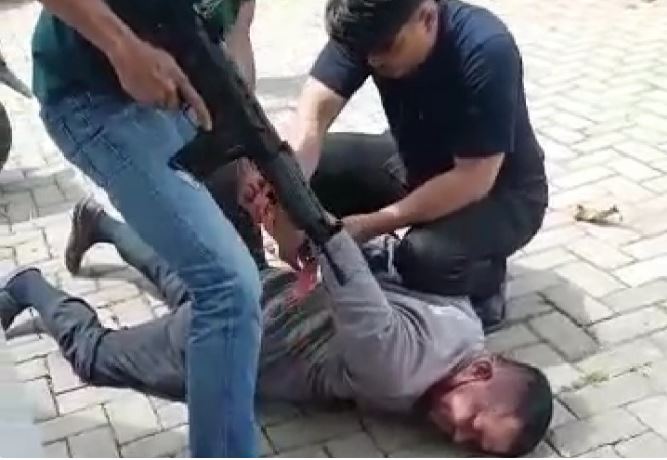 Beraksi di Siang Bolong, Nyali Pencuri Ini Ciut saat Dikejar Polisi Bersenjata Laras Panjang