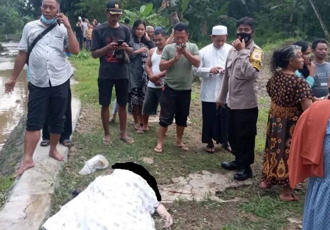 Geger!, Mayat Wanita Ditemukan di Saluran Air, Diduga Terjatuh ke Sungai yang Tidak Jauh dari Rumah Korban