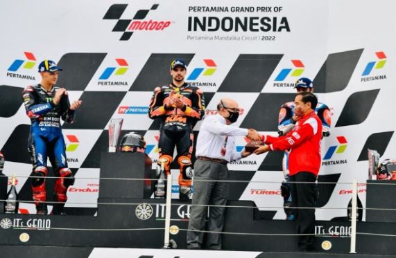 Cantiknya Trofi MotoGP Mandalika 2022, Ternyata Hasil Karya Anak Bangsa ...