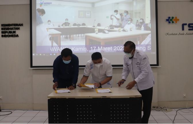 Tingkatkan SDM Tenaga Medis, RSUD Karawang Teken MoU dengan FK UNPAD dan RSPHS