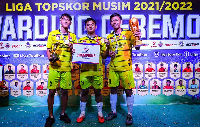 Siswa Smantika Ukir Prestasi Sepak Bola, Hattrick Juara Liga TopSkor