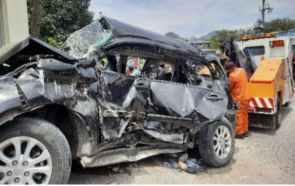 Diduga Tak Kuat Menanjak, Truk Tabrak Empat Kendaraan, 2 Orang Alami Luka-luka