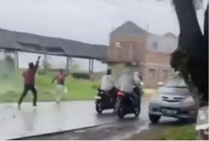 Video Aksi Tawuran Antar Pelajar di Losari Viral, Bokong Seorang Siswa Kena Sabet Sajam, 6 Motor Ditinggal Lar