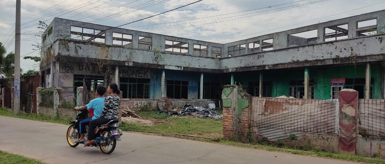 Kisah Horor dari Cikampek Pusaka: Perempuan Tua, Bakakak Terbang hingga Saluran TV Ganti Sendiri