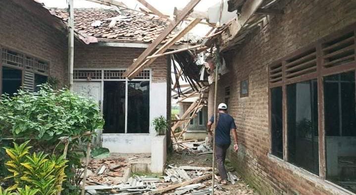 Angin Ribut Hantam Karawang Utara, Â Ratusan Rumah Rusak, Terparah di Cilamaya Wetan