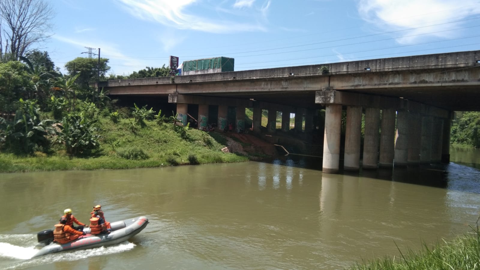 Buruh dan Motornya Terseret Arus Deras Sungai Tamaleng, Sampai Kini Belum Ditemukan