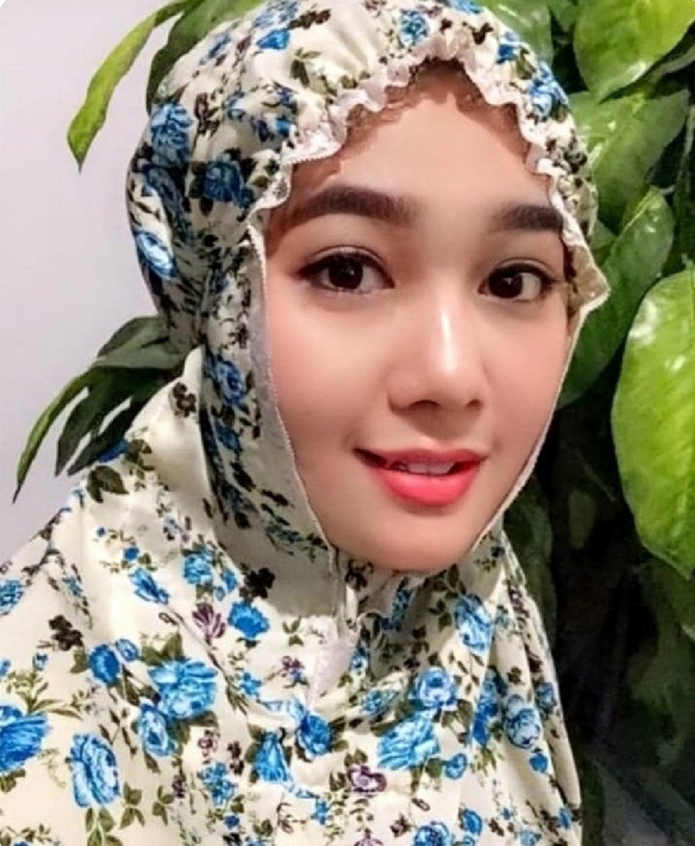 Pesona Siti Permatasari, Selegram Cantik Berhijab