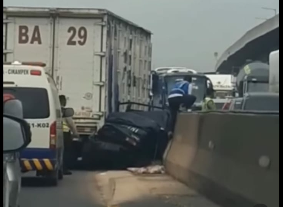 Tabrakan Beruntun di Km 44 Tol Japek Libatkan 4 Kendaraan