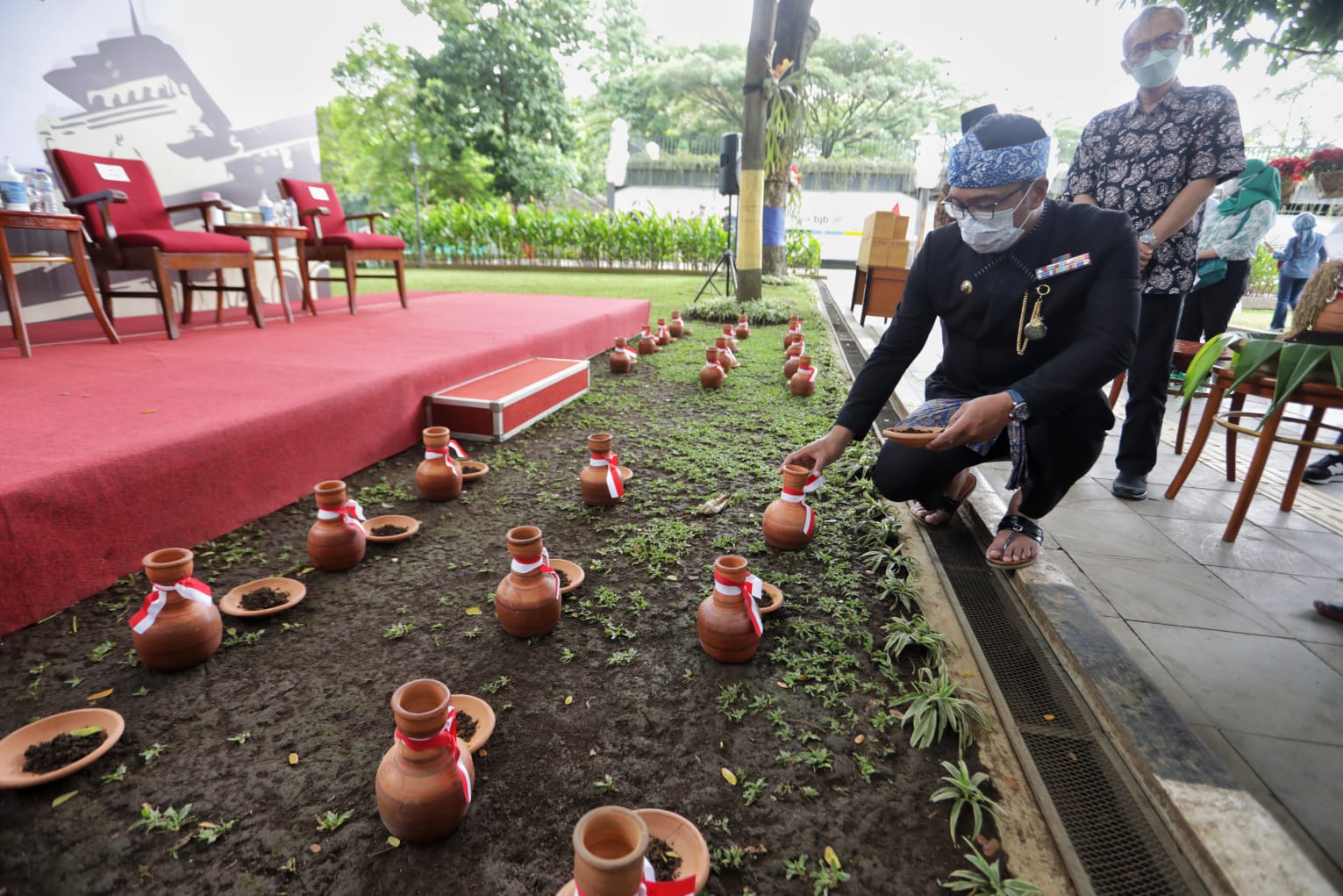 Jabar Himpun Tanah dan Air dari 27 Kabupaten untuk IKN di Penajam, akan Diserahkan Ridwan Kamil ke Jokowi