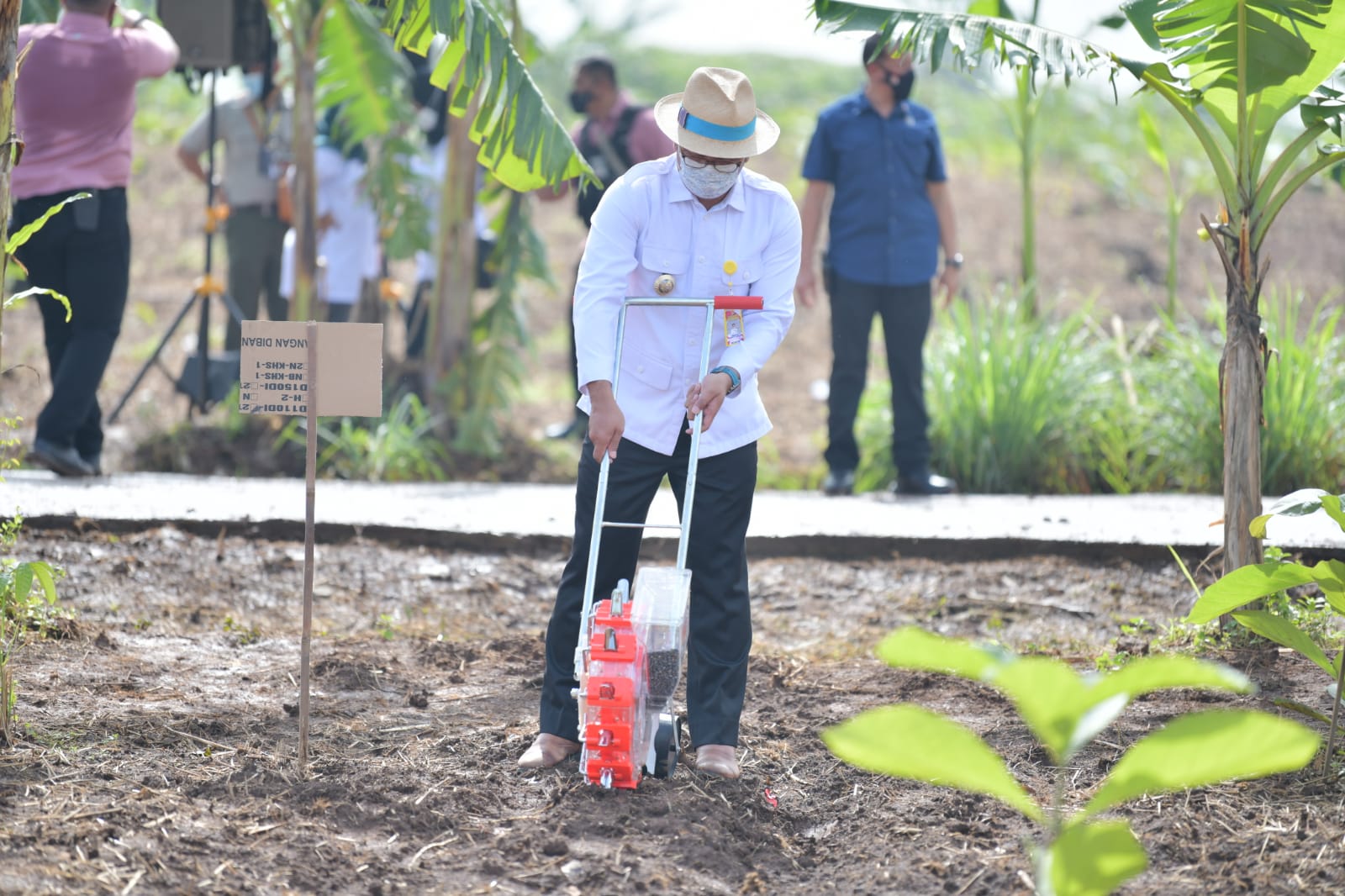 Gubernur Ridwan Kamil Temani Wapres Tinjau Lokasi Program Integrated Farming di Purwakarta