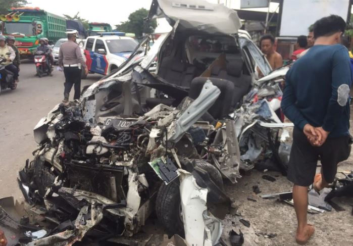 Kecelakaan di Playangan, Avanza Tabrak Truk, Sopir Tewas Terjepit