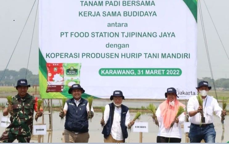 Food Station-Kelompok Tani Jalin Kerja Sama : Wujudkan Kesejahteraan Petani Karawang dan Jaga Pasokan Beras Ib