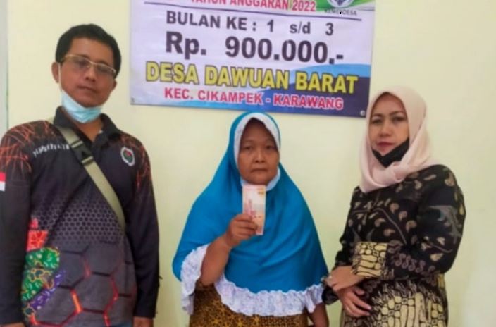 Pemdes Dawuan Barat Bagikan BLT DD, Per Warga Dapat Jatah 900 Ribu