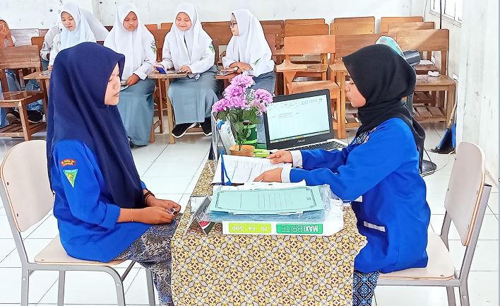 32 Siswi SMK Domas Cilamaya Jalani UKK