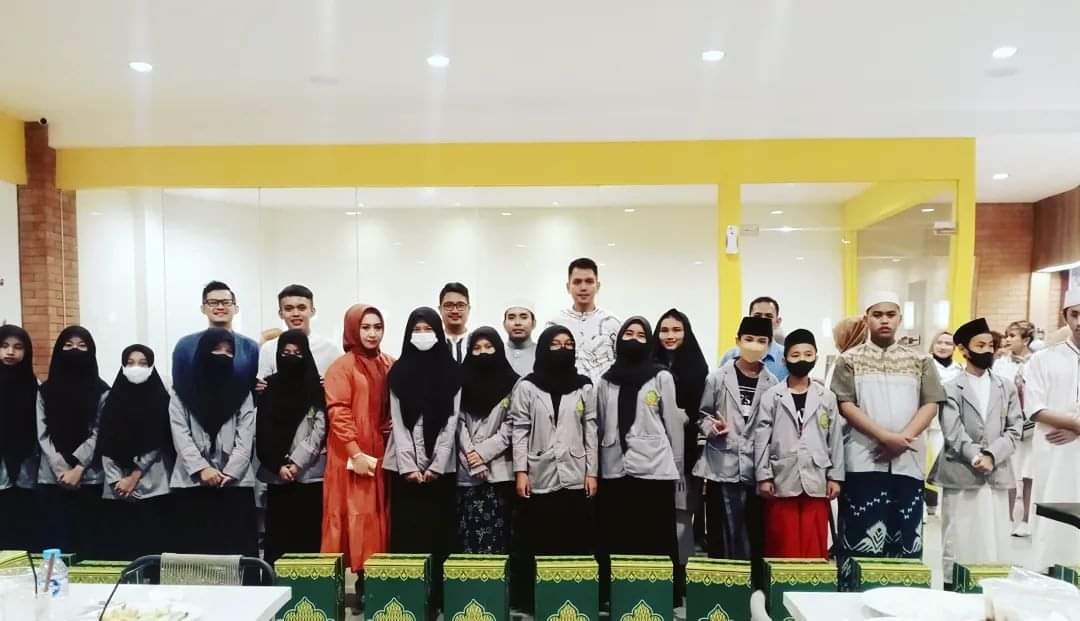 Team Mitsubishi Mustika Cibubur Ajak Anak Yatim-Piatu Yayasan Yaspiarr Buka Bersama