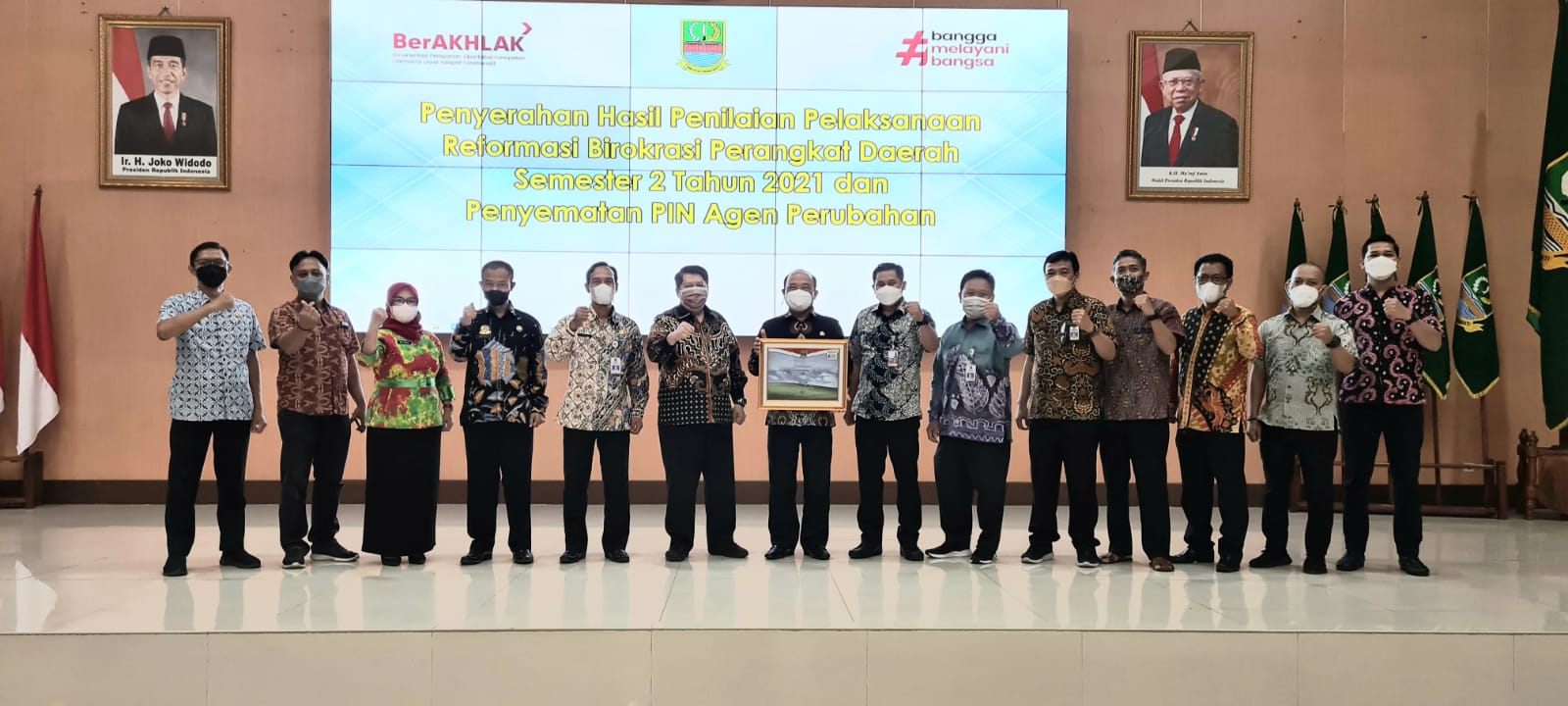 BKPSDM Raih Penghargaan Terbaik ke Satu, Plt Bupati Bekasi Hadiahi Emas