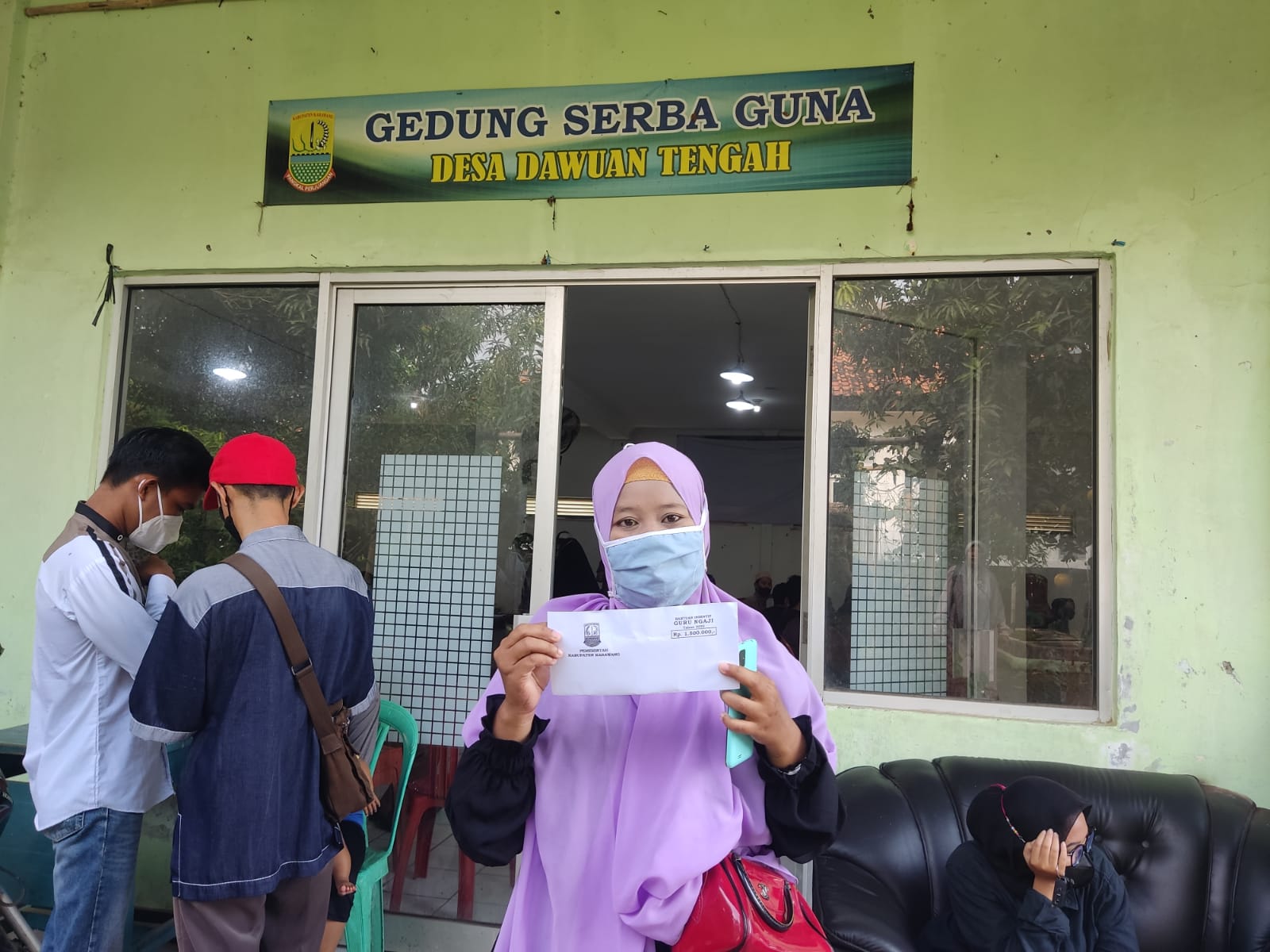 Guru Ngaji, Marbot, dan Guru Madrasah di Desa Dawuan Tengah Dapat Bansos dari Pemda