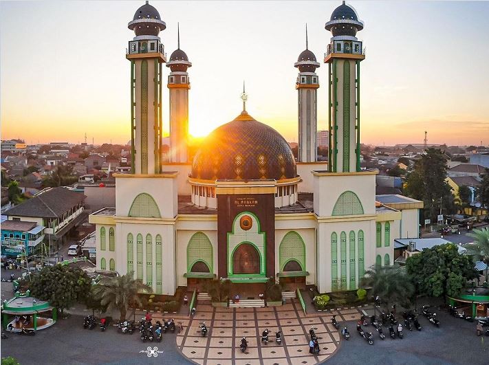 Kunjungi Masjid Agung Al-Barkah Kota Bekasi : Ada Kebiasaan Satu Malam Satu Juz saat Tarawih