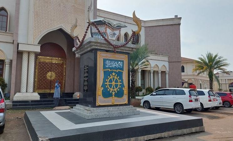 Masjid Agung Karawang Jejak Awal Peradaban Islam di Jawa Barat : Warisan Sejarah, Diberi Monumen Tugu Santri