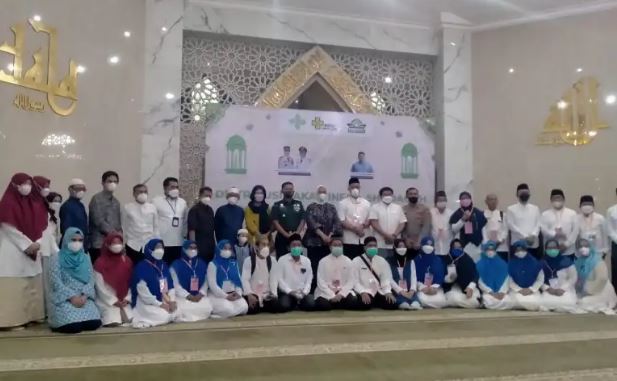 Resmikan Masjid, RSUD Karawang Berbagi Kebahagiaan Bersama Anak Yatim