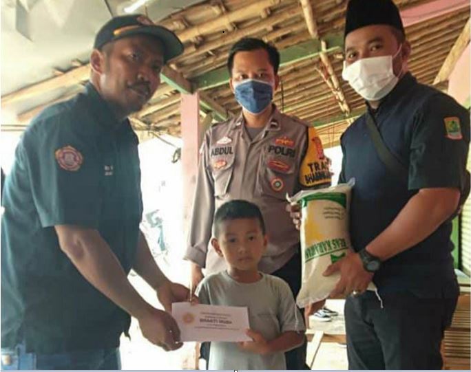 Berkah Ramadan, Karang Taruna Jomin Timur Santuni Anak Yatim dan Dhuafa