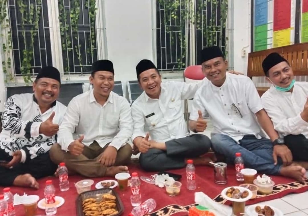 Sambangi Desa Pangulah Baru, Wabup Aep Saepulloh Santuni Anak Yatim Sekaligus Buka Bersama