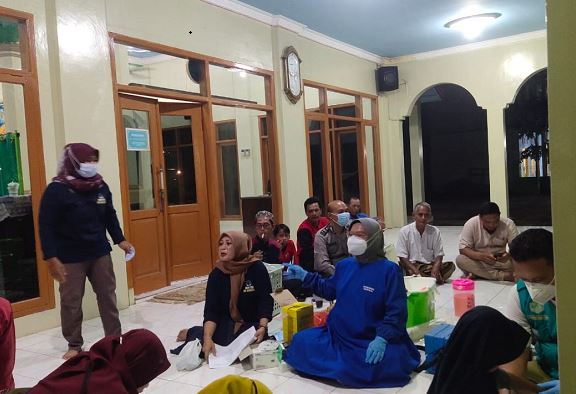 Vaksinasi Ramadan, Warga Muarabaru Padati Masjid Al-Barokah