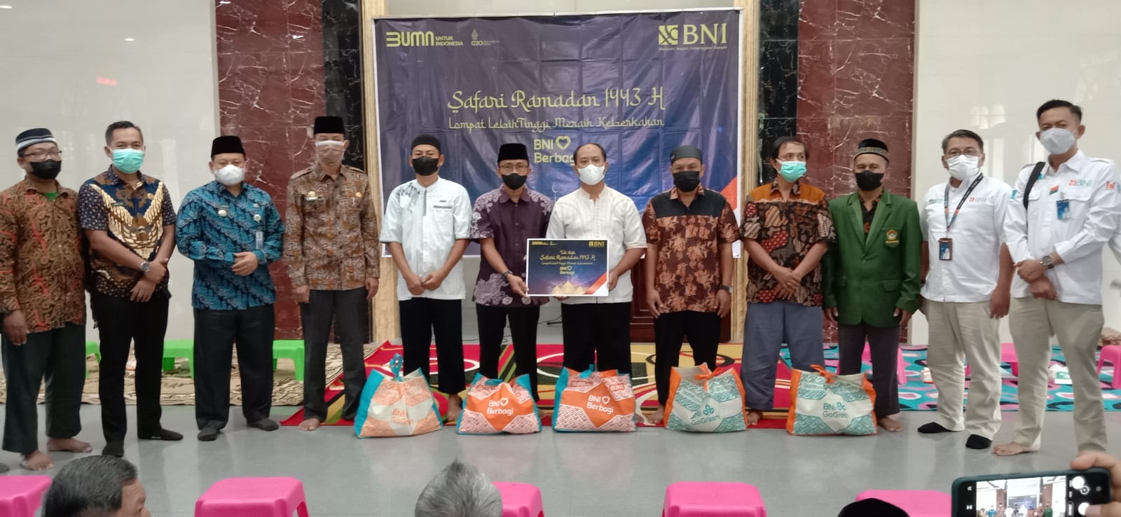 Warga Sukadami Kebanjiran Bansos dari BNI dan Dinsos