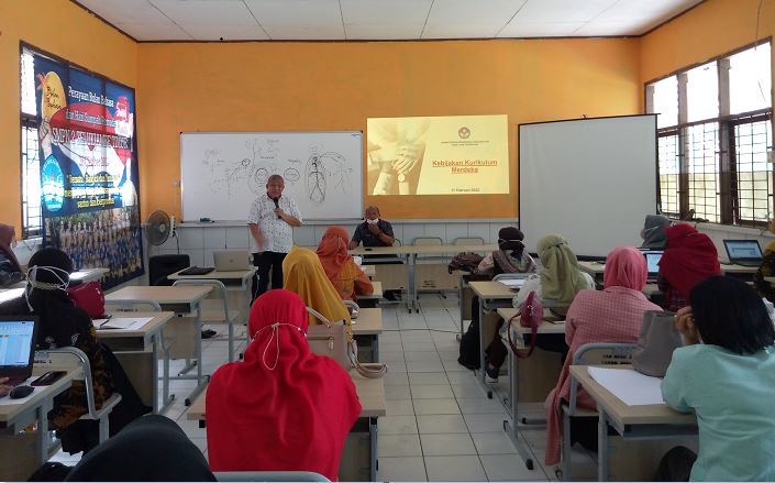 Kurikulum Merdeka Dorong Siswa Berkembang Sesuai Kodratnya : Kemendikbudristek Berharap SMPN 2 Telukjambe Timu