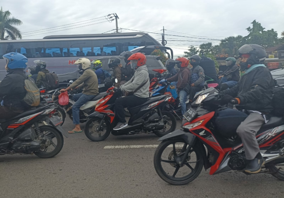 Jalur Mudik Karawang Sudah Penuh