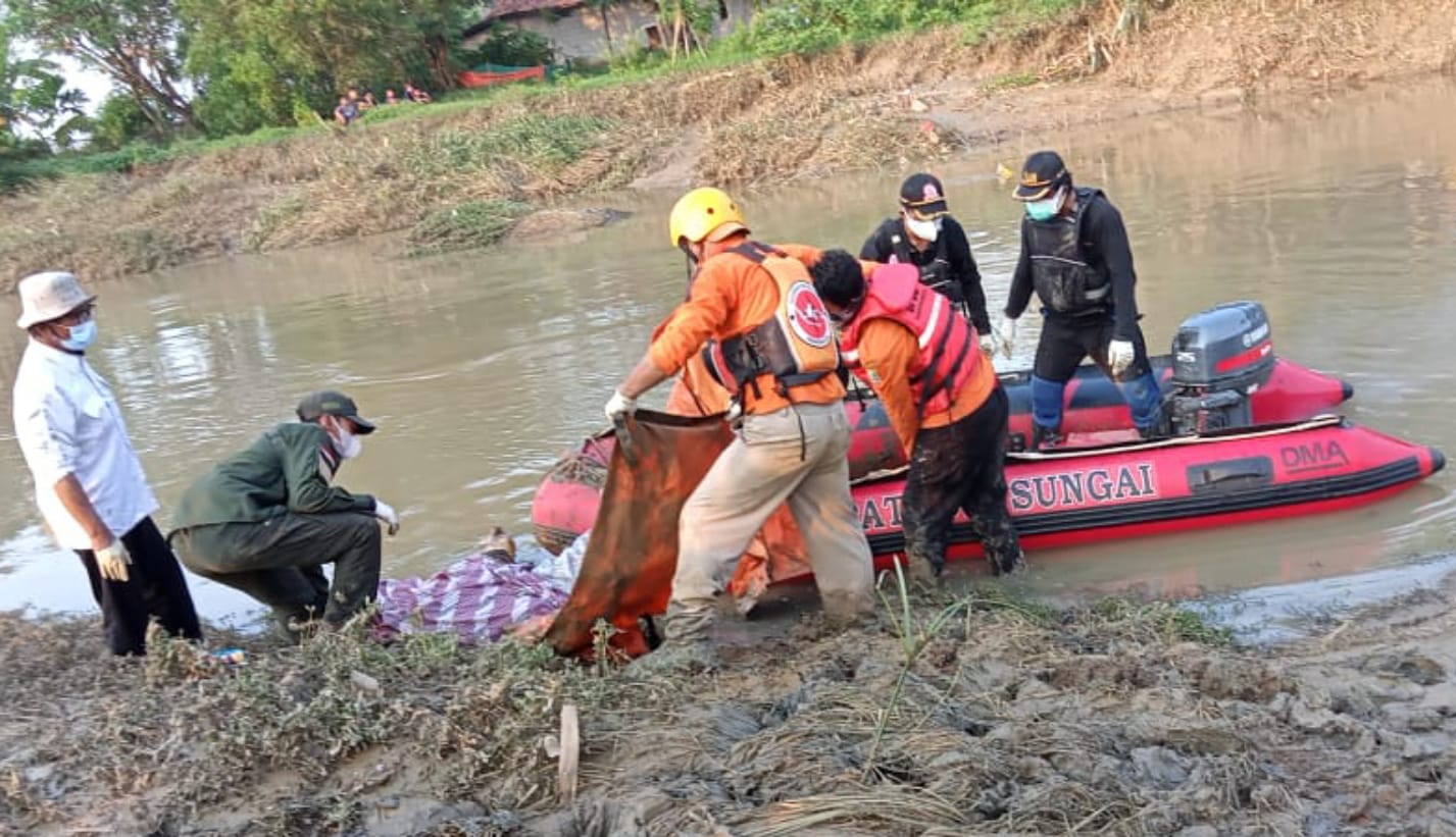 Korban Tenggelam Ditemukan di Tumpukan Sampah yang Penuhi Kali Cilemahabang