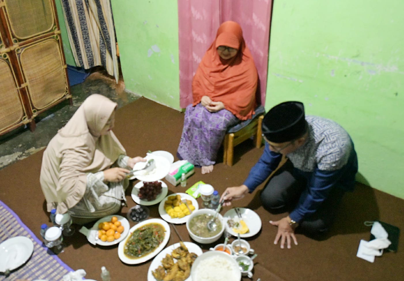 Safari Ramadan, Mak Endah Kaget Rumahnya Didatangi Ridwan Kamil Saat Sahur