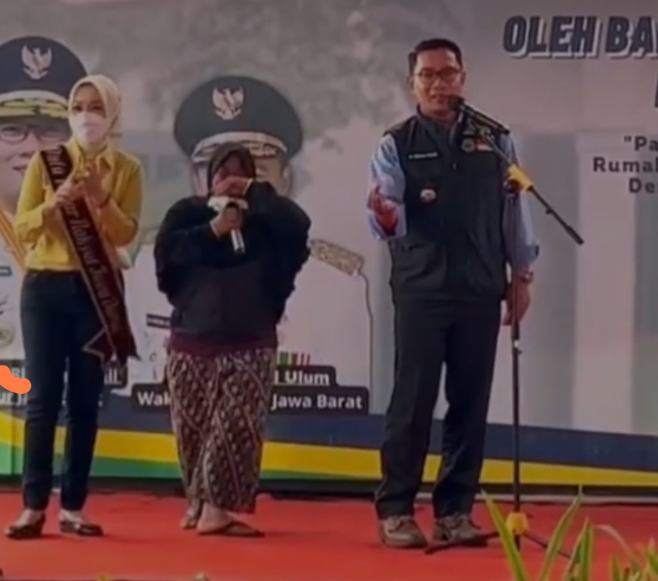 Gara-gara Tertawa Doang, Tukang Dage Dapat THR dari Ridwan Kamil