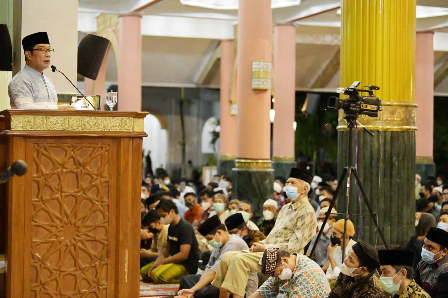 Ridwan Kamil Beri Tausiah di UGM: Positive Mind Create Positive Life' Memimpinlah Dengan Niat Ibadah