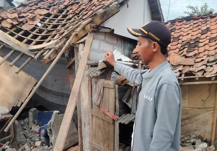 Rumah Tak Layak Huni di Tambelang Ambruk