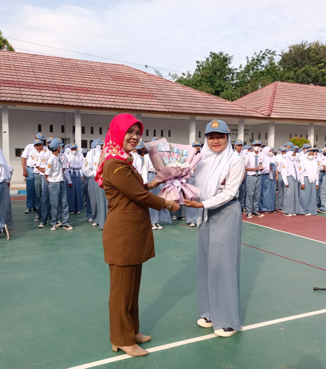 Siswi SMAN 3 Cikampek Juara Pasanggiri Jaipong