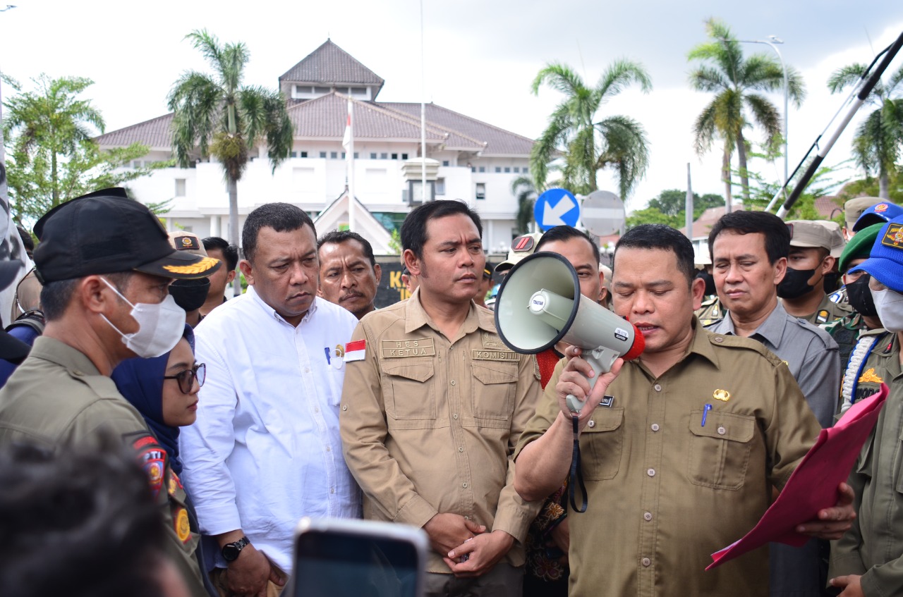 Pemprov Jangan â€˜Tutup Mataâ€™ Soal Jalan Tanjungpura-Rengasdengklok, Juni Perbaikan Jalan Rusak di Mulai