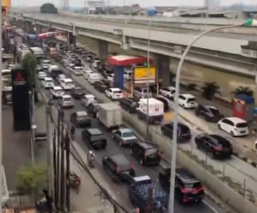 Dampak One Way Tol Jakarta-Cikampek, Bekasi Dikepung Macet Parah