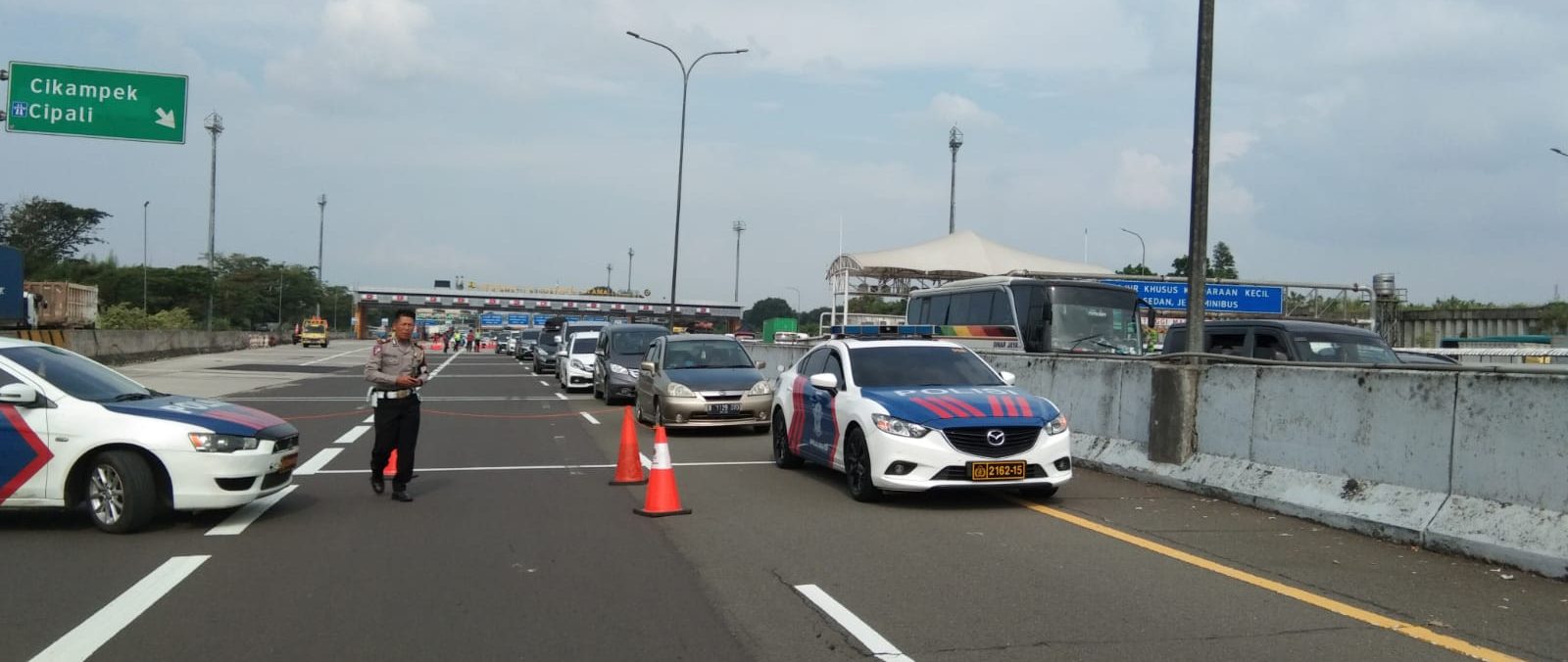 Tol Jakarta-Cikampek Masih Padat, Jasa Marga Berlakukan Contra Flow dari Km 70 Sampai Km 47