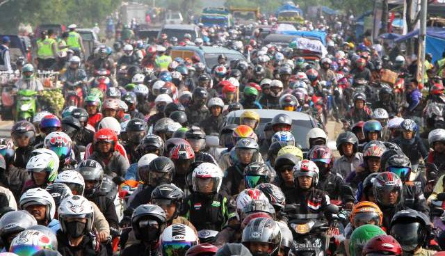 Jalur Arus Balik Sepeda Motor Pantura Sudah Padat Merayap