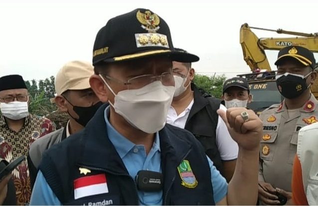 Pj Bupati Bekasi Terus Menggebrak:  Kalau Ada Sampah Masih Menumpuk di Metland Cibitung Lapor ke Saya...!