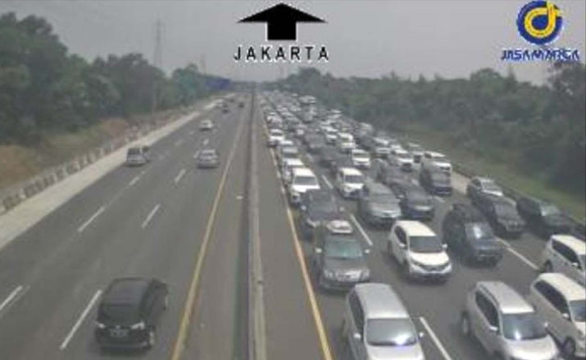 Tol Jakarta- Cikampek Ruas Karawang Barat Km 47 dan Karawang Timur Km 51 Padat