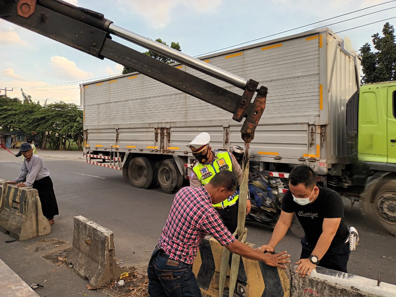 Karawang Sudah Bebas dari Penutup Jalan di U-turn