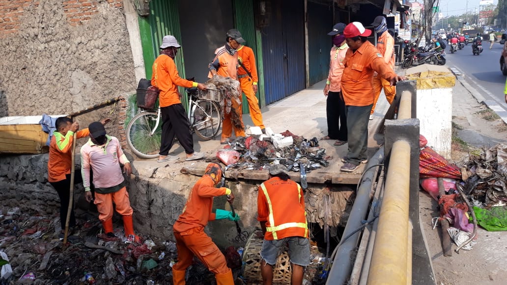 Hebat Selama Libur Lebaran, Pasukan Oranye DLHK tak Libur Angkut Sampah