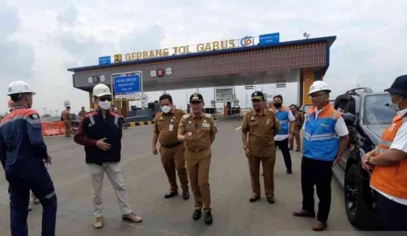 Jelang Diresmikan, Bupati Bekasi Tinjau Langsung Gerbang Tol Gabus