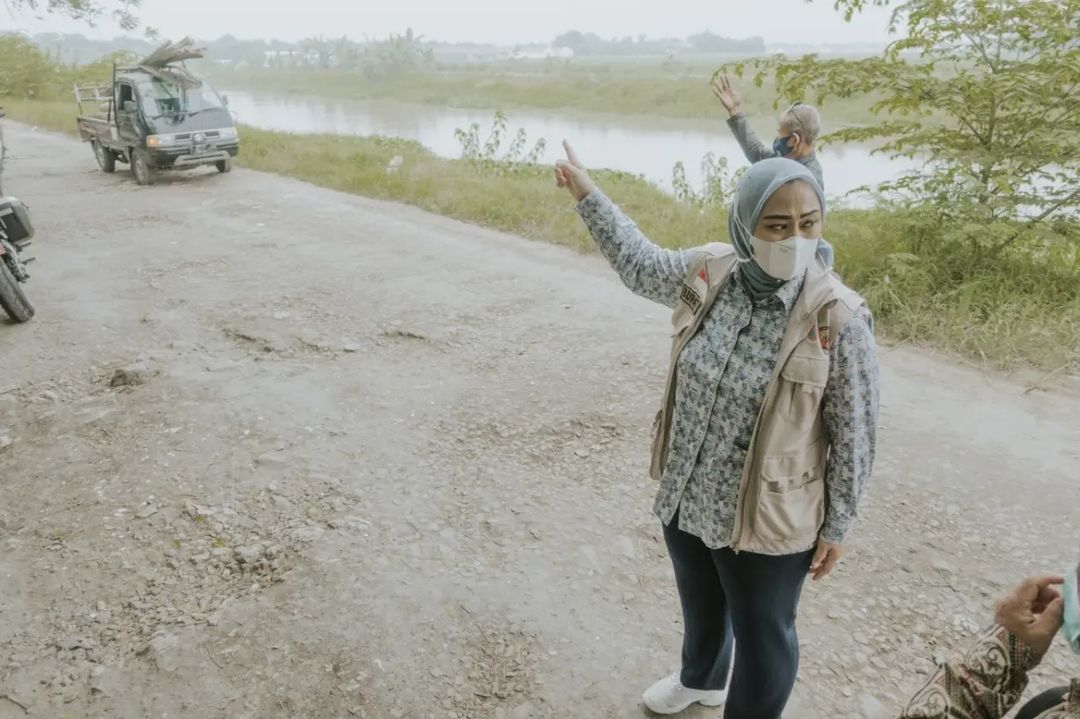 Keliling Karawang Tinjau Jalan Rusak, Cellica: Sisa 13 Persen yang Butuh Perbaikan