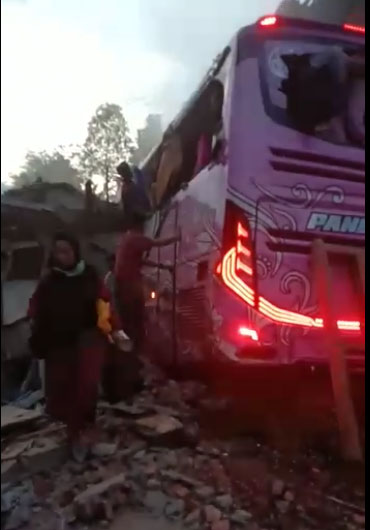 Ternyata Sopir Bus Maut Pandawa Kabur Setelah Menabrak Rumah